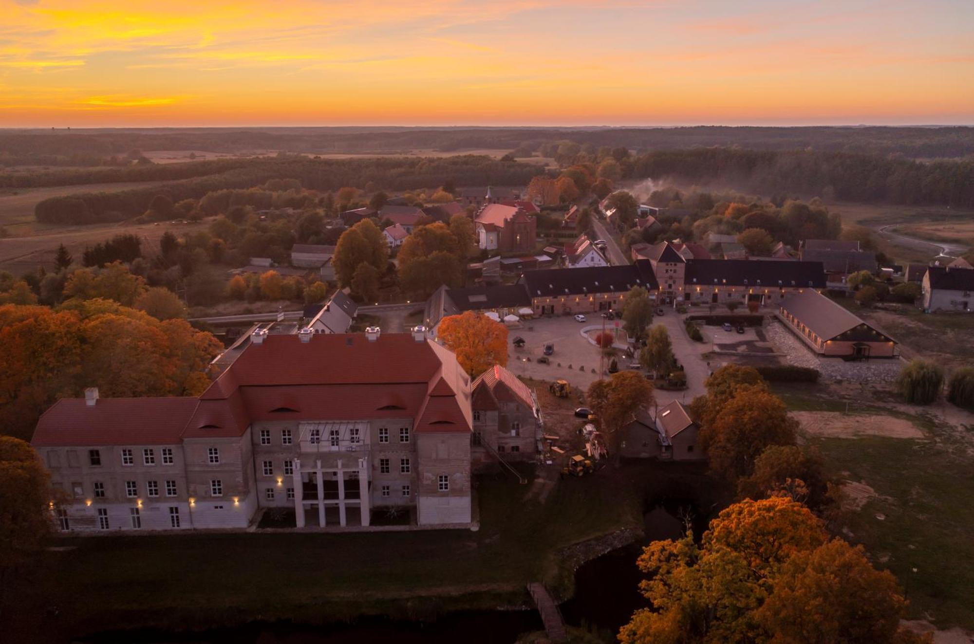 Palac Siemczyno Exteriör bild